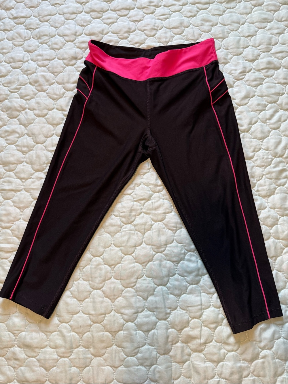 Xersion Black Capri Leggings with Hot Pink Accent